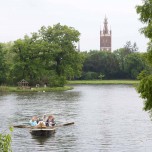 Blick über den Wörlitzer See zur St.-Petri-Kirche